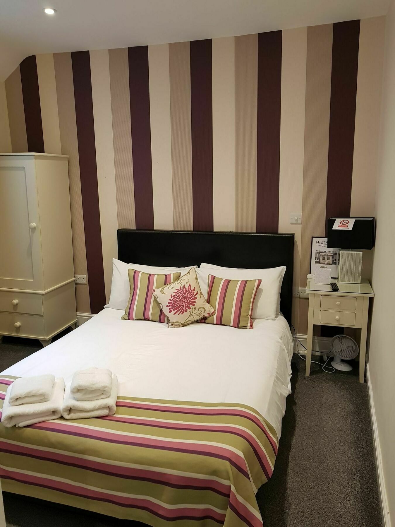 Harry'S Hotel & Restaurant Aberystwyth Ngoại thất bức ảnh